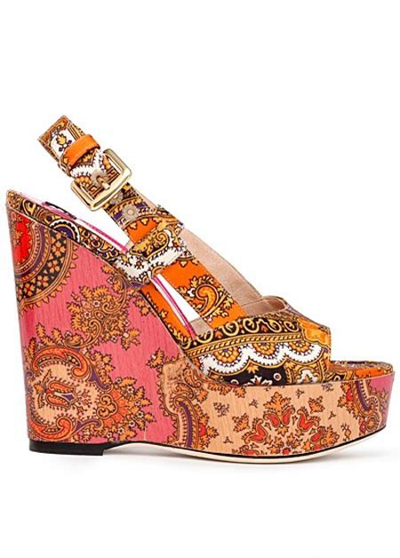 Explore the latest D&G Shoes Collections .